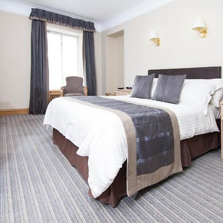 בנצ'ורי Burnett Arms Hotel מראה חיצוני תמונה