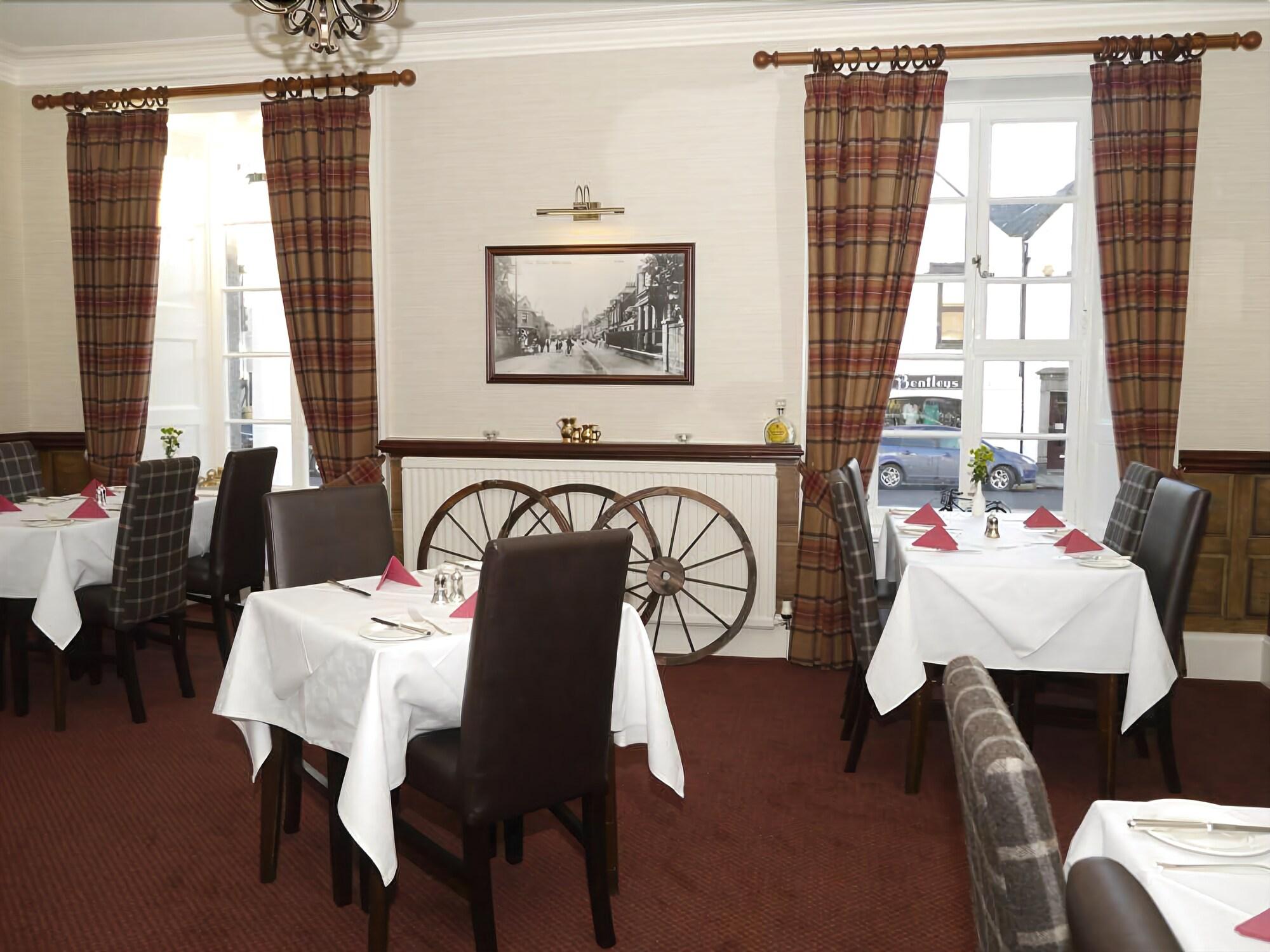 בנצ'ורי Burnett Arms Hotel מראה חיצוני תמונה