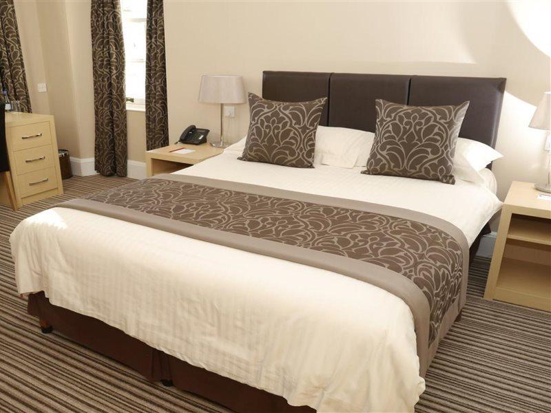 בנצ'ורי Burnett Arms Hotel מראה חיצוני תמונה
