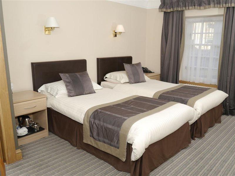 בנצ'ורי Burnett Arms Hotel מראה חיצוני תמונה