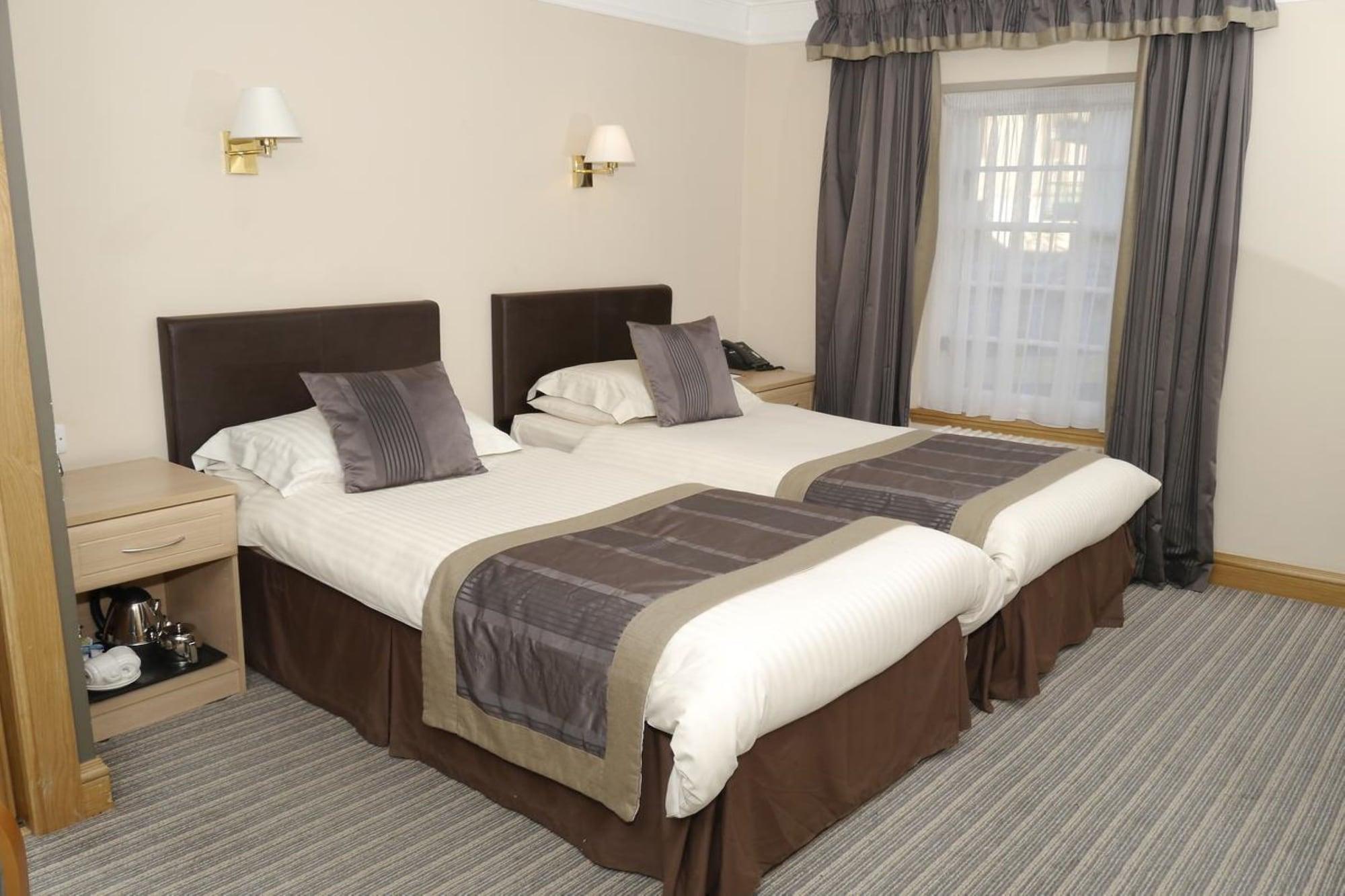 בנצ'ורי Burnett Arms Hotel מראה חיצוני תמונה