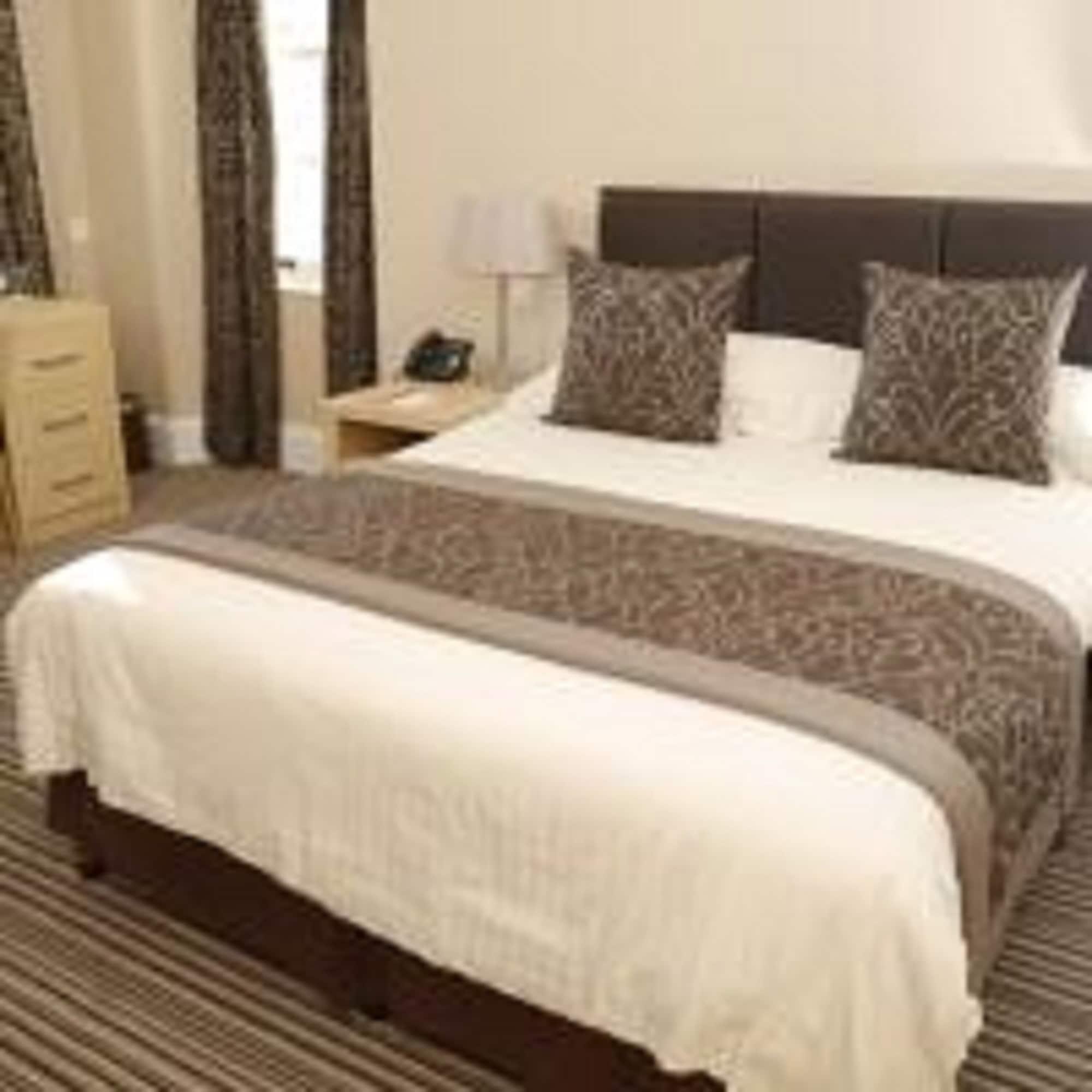 בנצ'ורי Burnett Arms Hotel מראה חיצוני תמונה