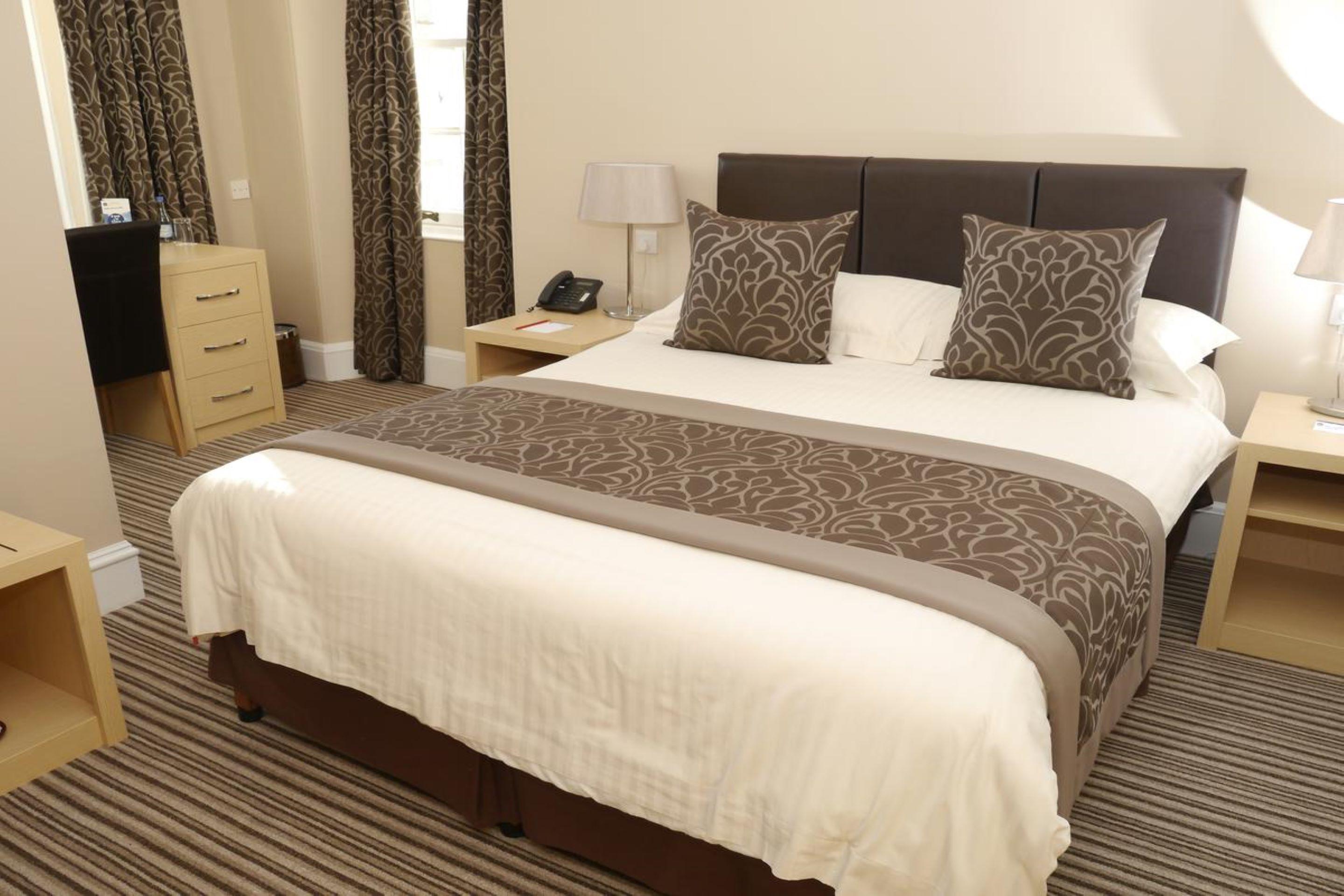 בנצ'ורי Burnett Arms Hotel מראה חיצוני תמונה