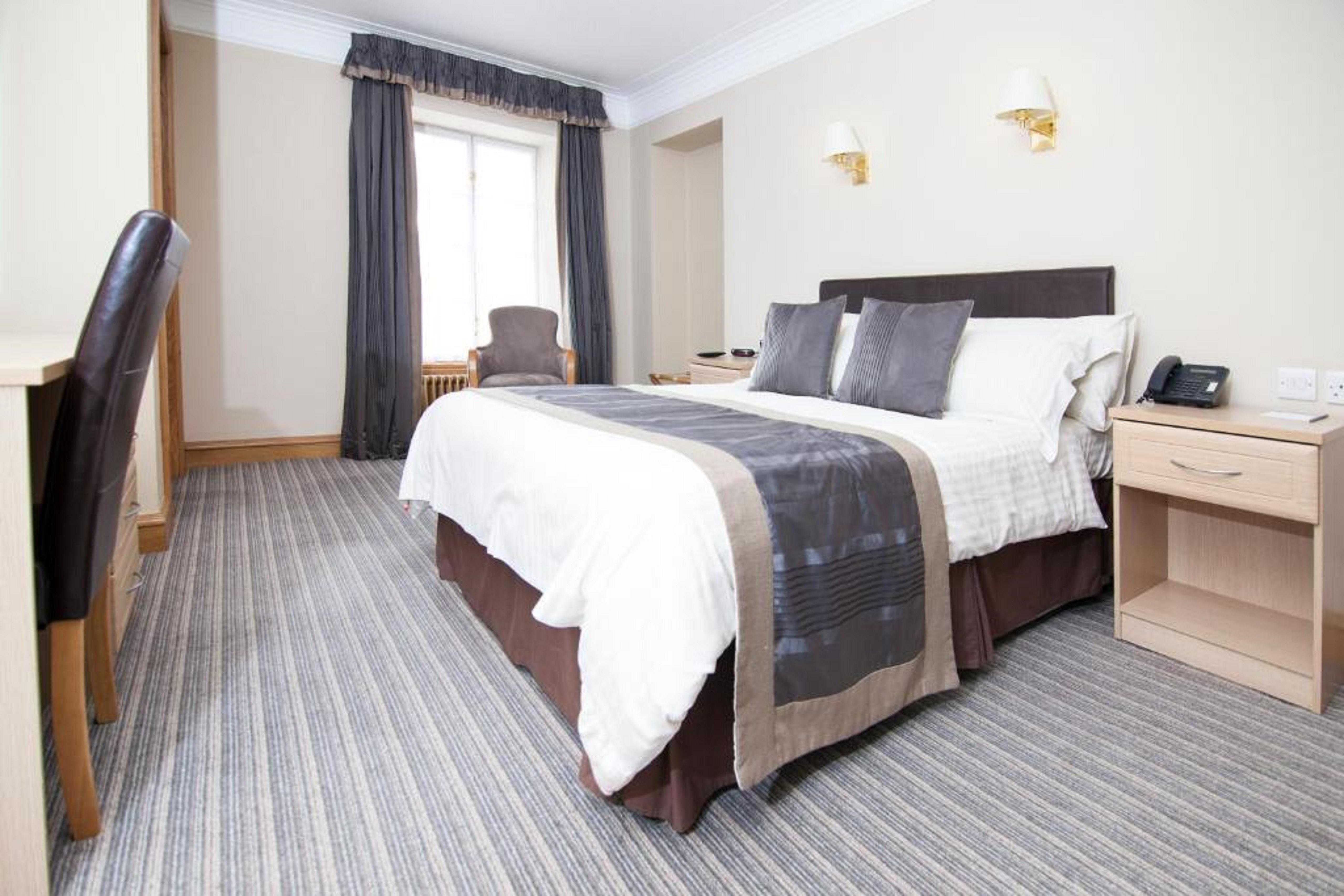 בנצ'ורי Burnett Arms Hotel מראה חיצוני תמונה