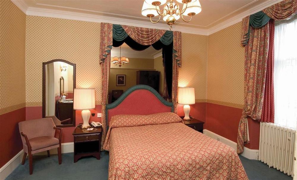 בנצ'ורי Burnett Arms Hotel חדר תמונה