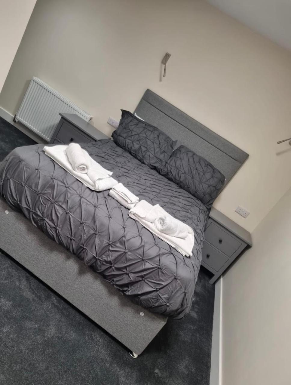 בנצ'ורי Burnett Arms Hotel מראה חיצוני תמונה